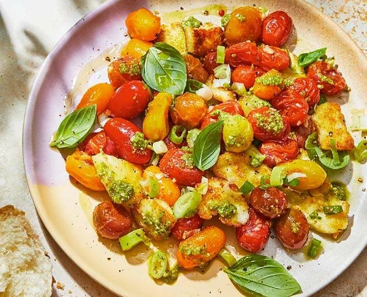 Mediterranean Bliss: Suzy’s Easy Halloumi & Tomato Pesto Recipe