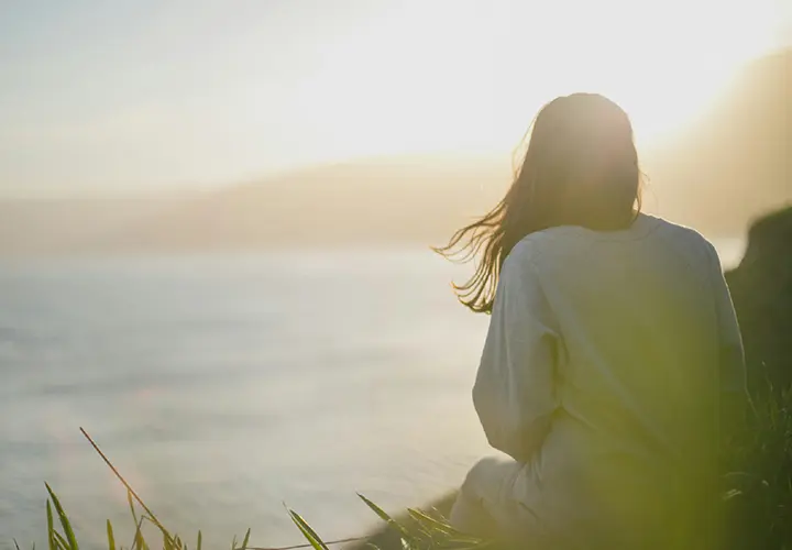Why Andrew Huberman And Sleep Experts Keep Talking About Morning Light