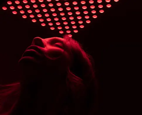 Woman receiving red light therapy treatment
