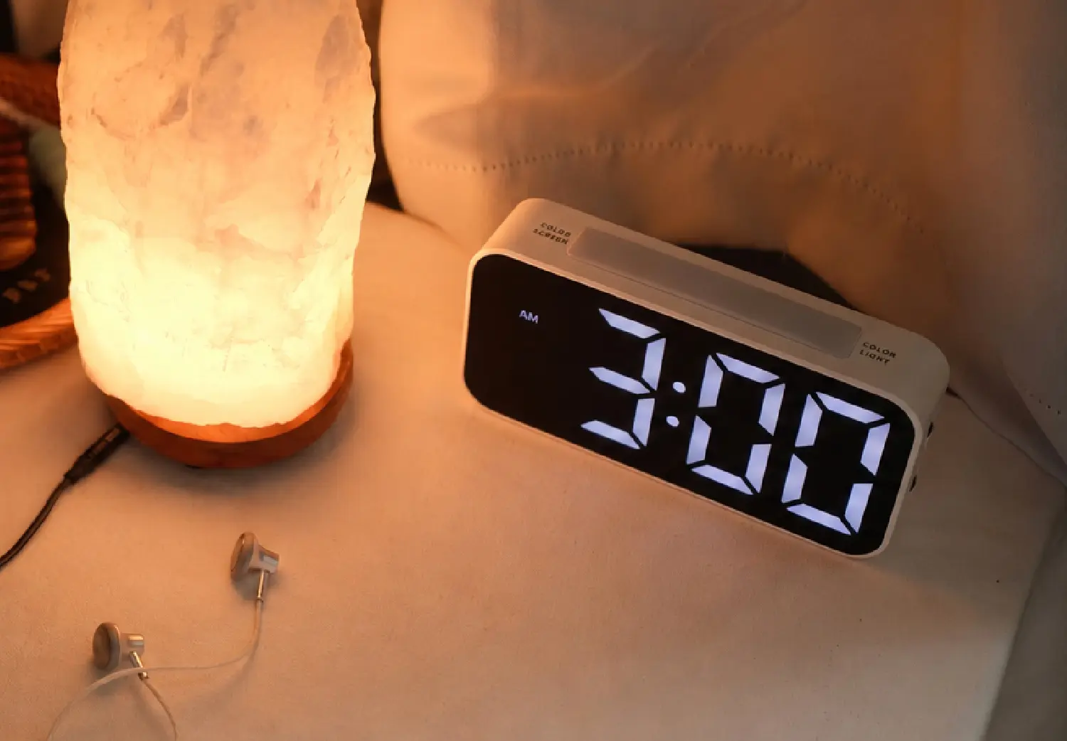 Why Do I Keep Waking Up at 3 AM? What Traditional Chinese Medicine Says About It